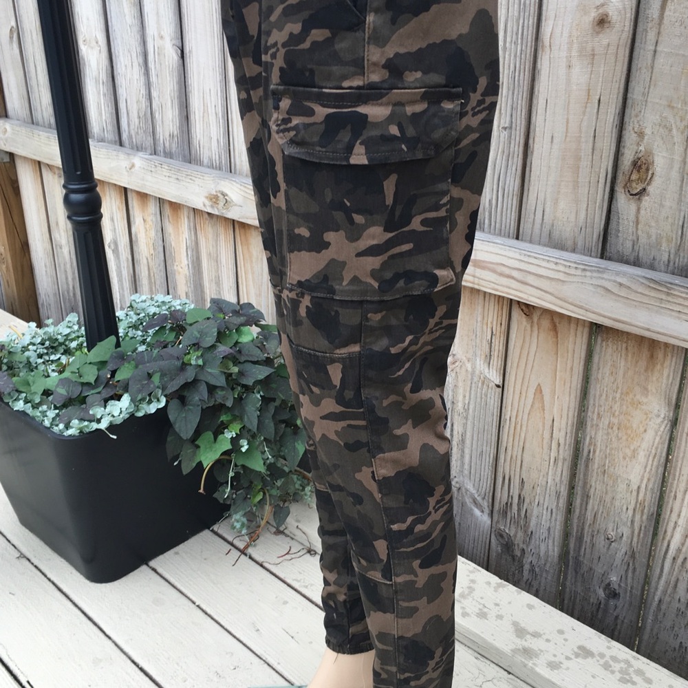 CARGO CAMOUFLAGE JEANS with LEG POCKETS - Picture 16 of 16